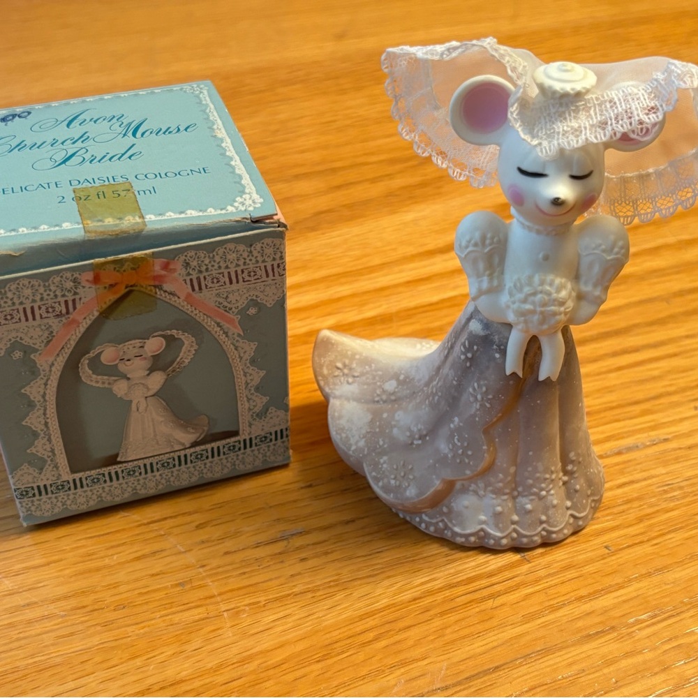 Vintage Boxed Avon Church Mouse Bride Delicate Daises Cologne